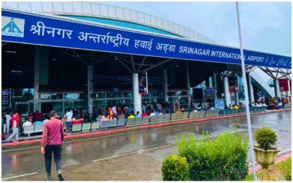 Satellite phone found from two American citizens at Srinagar airport